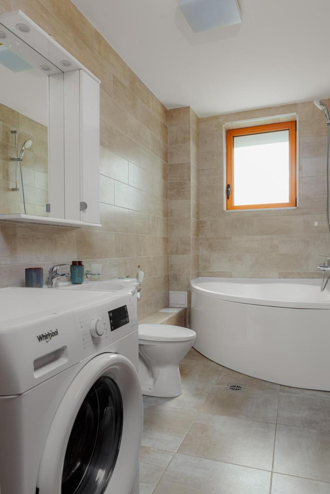Heart Of Downtown 3 Rooms Apartment Self Check In Bucureşti Ngoại thất bức ảnh