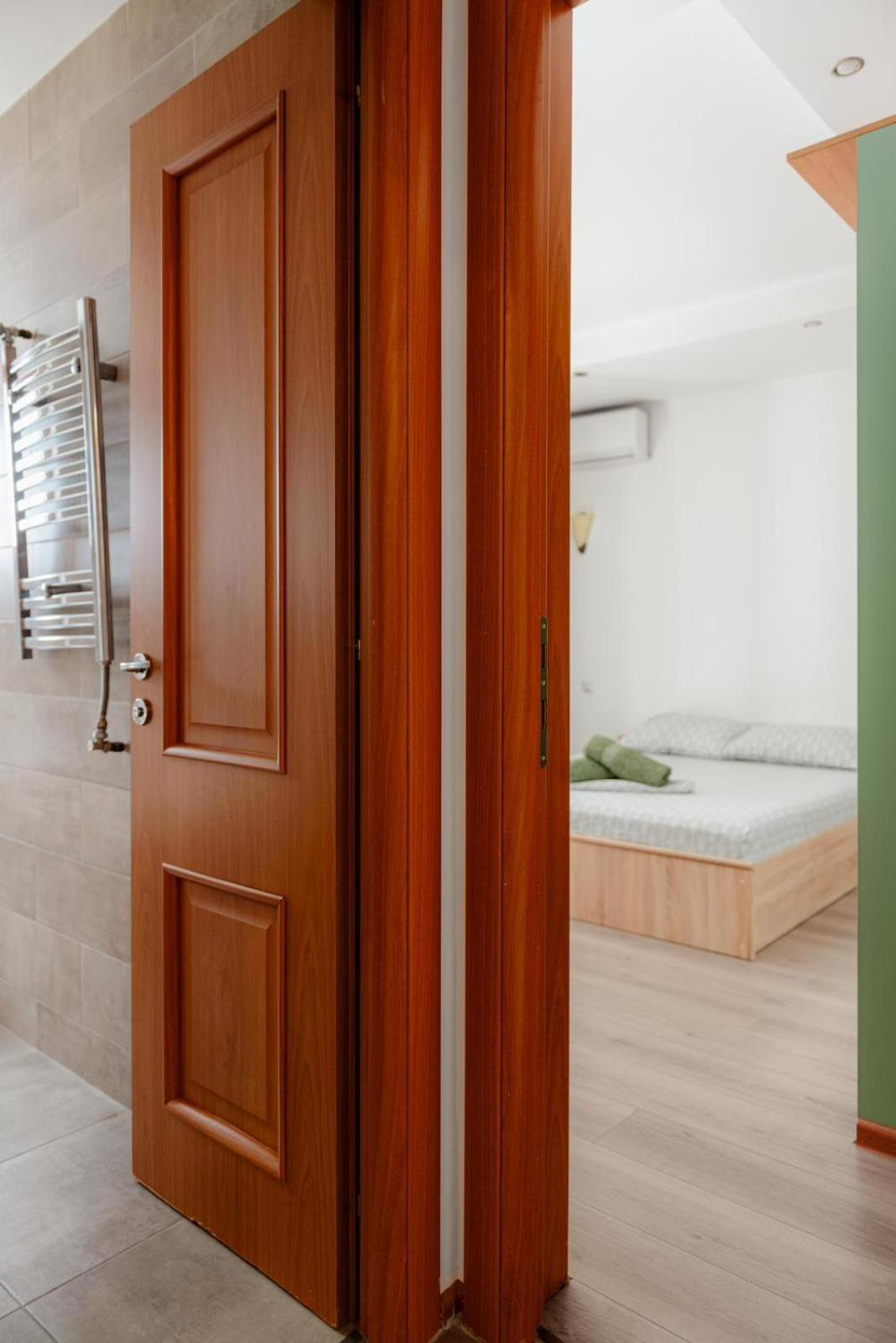 Heart Of Downtown 3 Rooms Apartment Self Check In Bucureşti Ngoại thất bức ảnh