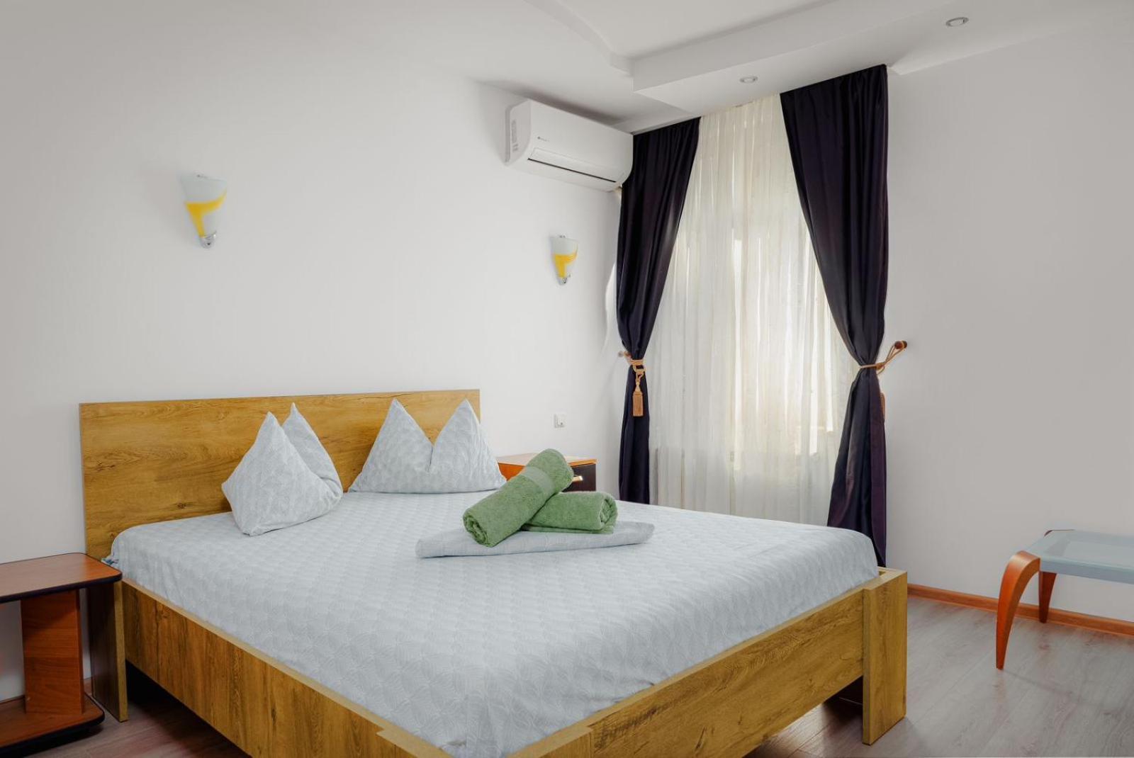 Heart Of Downtown 3 Rooms Apartment Self Check In Bucureşti Ngoại thất bức ảnh
