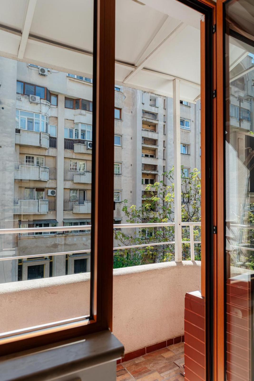 Heart Of Downtown 3 Rooms Apartment Self Check In Bucureşti Ngoại thất bức ảnh