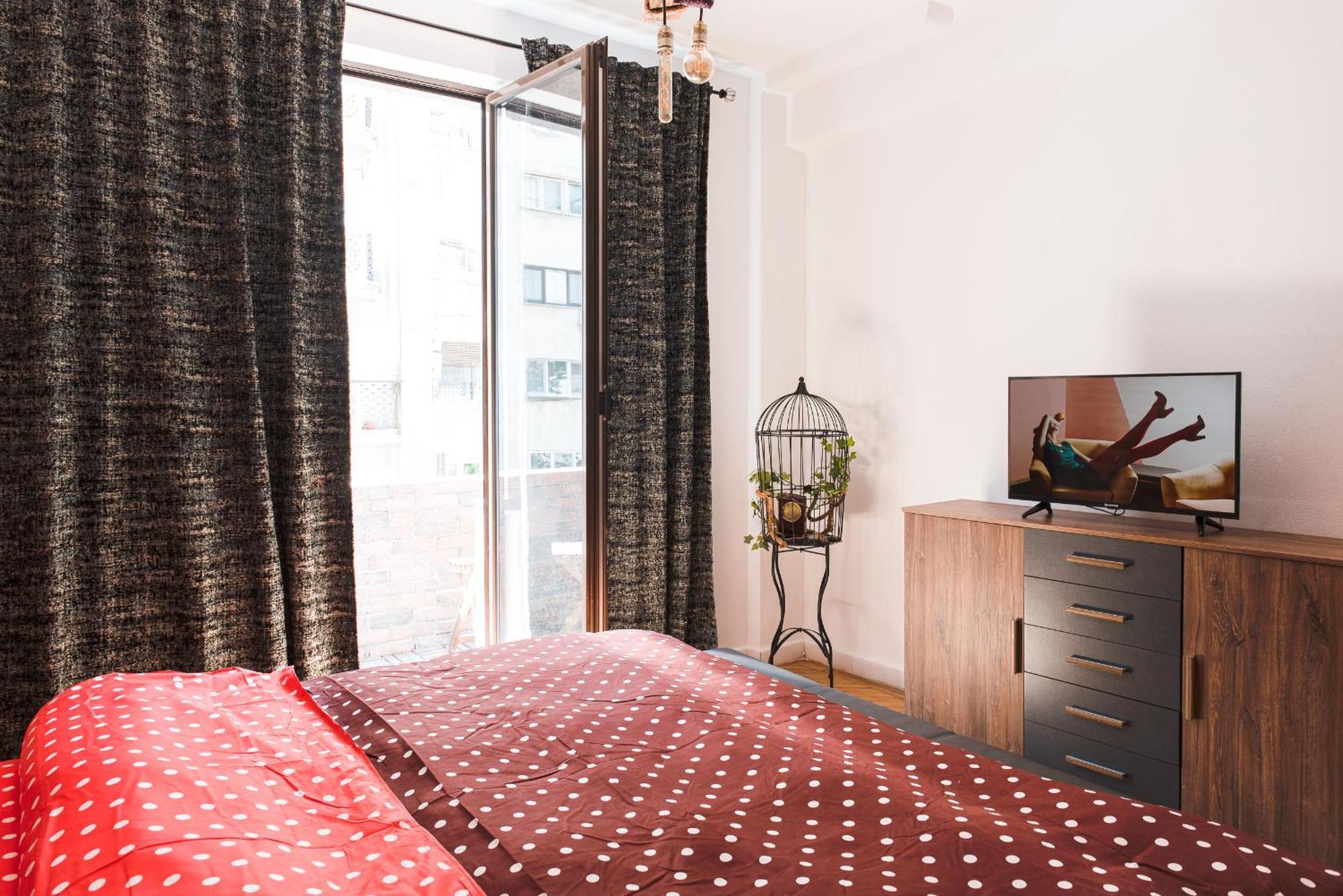 Heart Of Downtown 3 Rooms Apartment Self Check In Bucureşti Ngoại thất bức ảnh