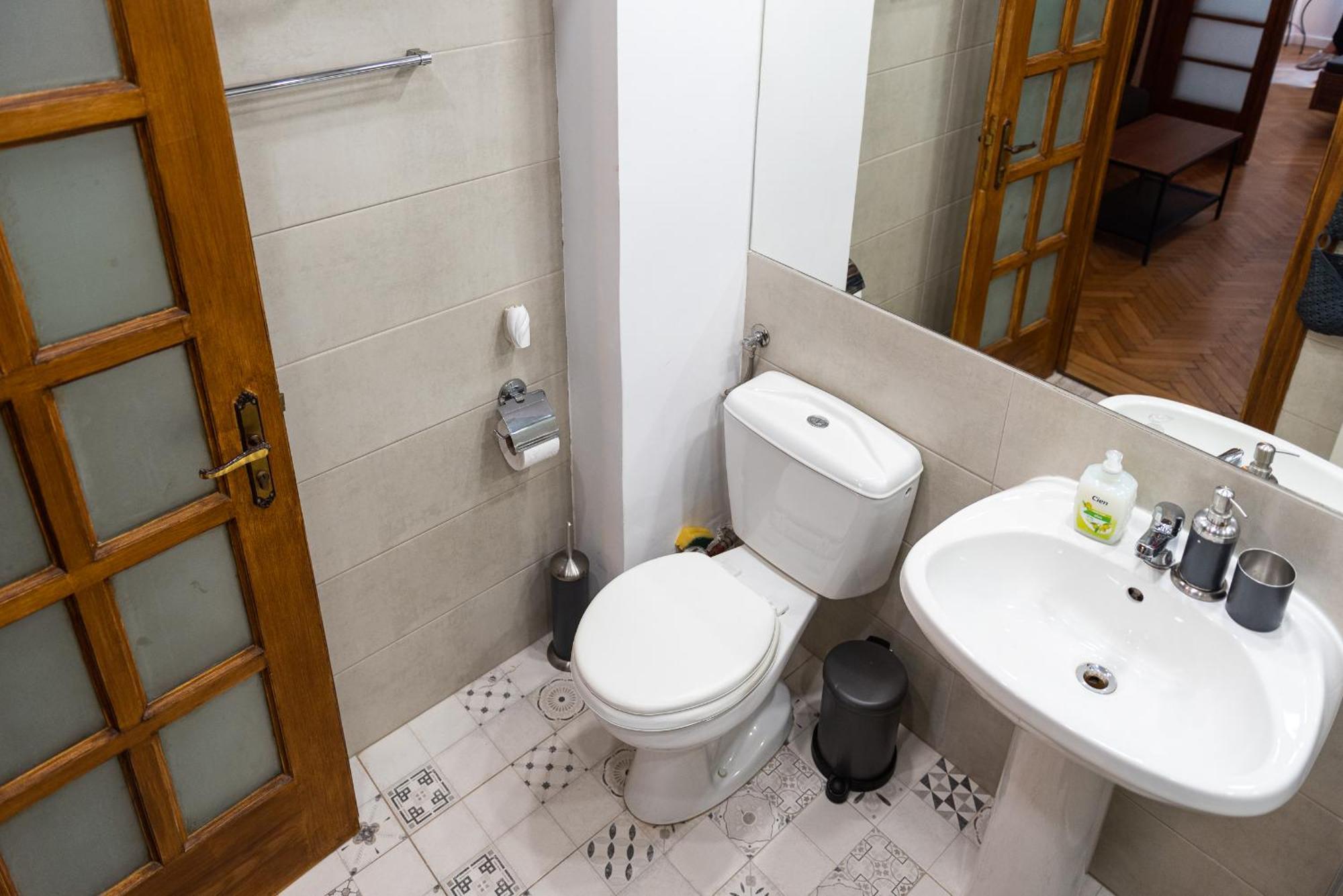 Heart Of Downtown 3 Rooms Apartment Self Check In Bucureşti Ngoại thất bức ảnh