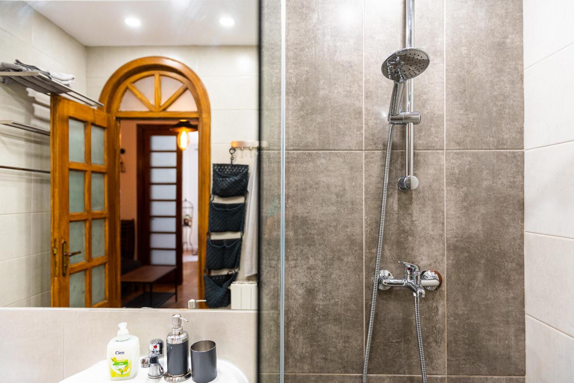 Heart Of Downtown 3 Rooms Apartment Self Check In Bucureşti Ngoại thất bức ảnh
